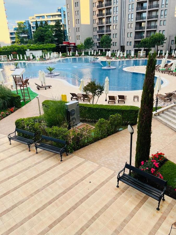 Private Apartament Vip In Royal Beach Pantai Sunny Bagian luar foto