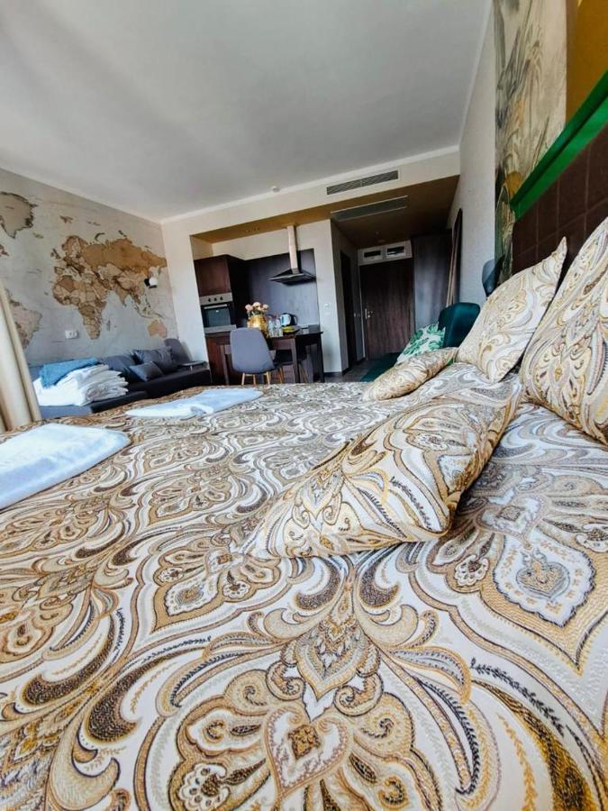 Private Apartament Vip In Royal Beach Pantai Sunny Bagian luar foto